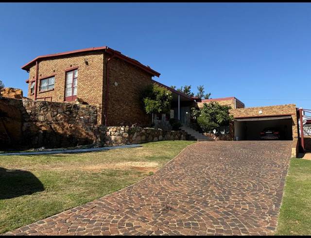 4 BEDROOM HOUSE FOR SALE IN OAKDENE